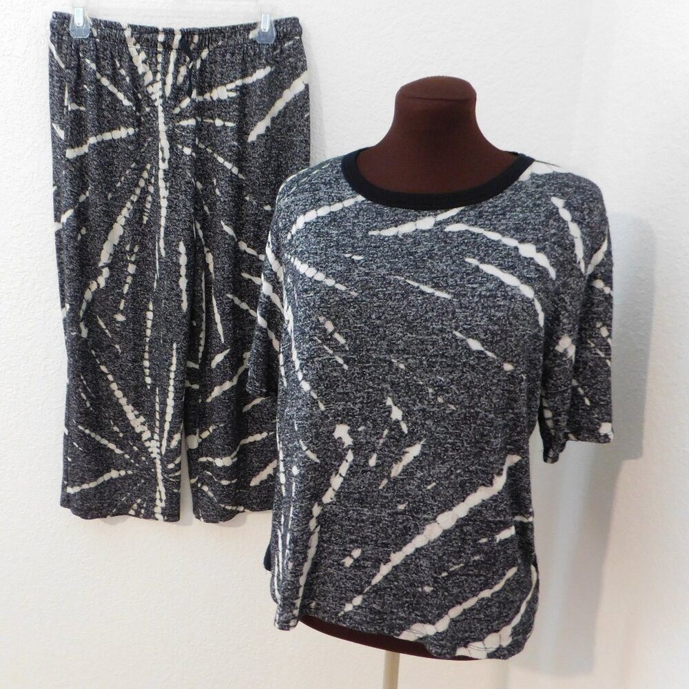 DKNY Womens 2 Piece Capri PJ Set Black Print Size Small Pajamas Sleep Loungewear